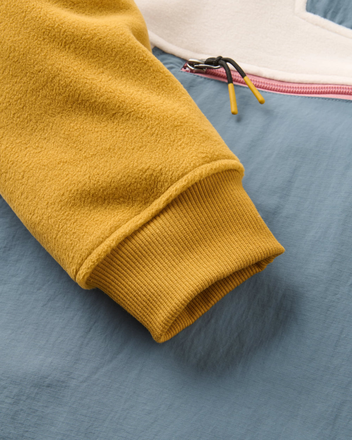 Alexander Hooded Polartec® Fleece
- Stormy Blue/White Sand - Flatlay