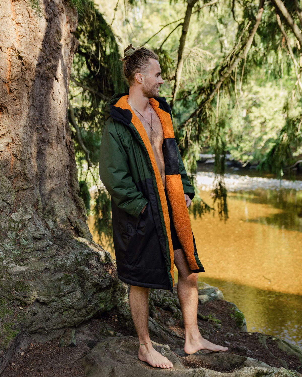 Tempest Recycled Waterproof Changing Robe - Fir Tree/ Black - Lifestyle - Male