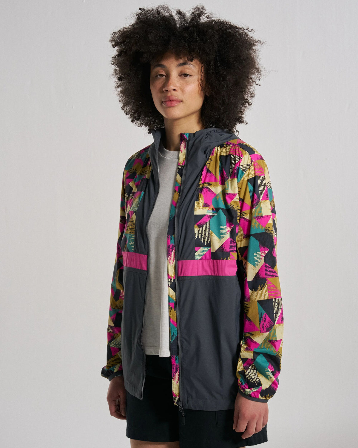 Viento Windshell Jacket - Mosaic Mountain Charcoal - Studio Model