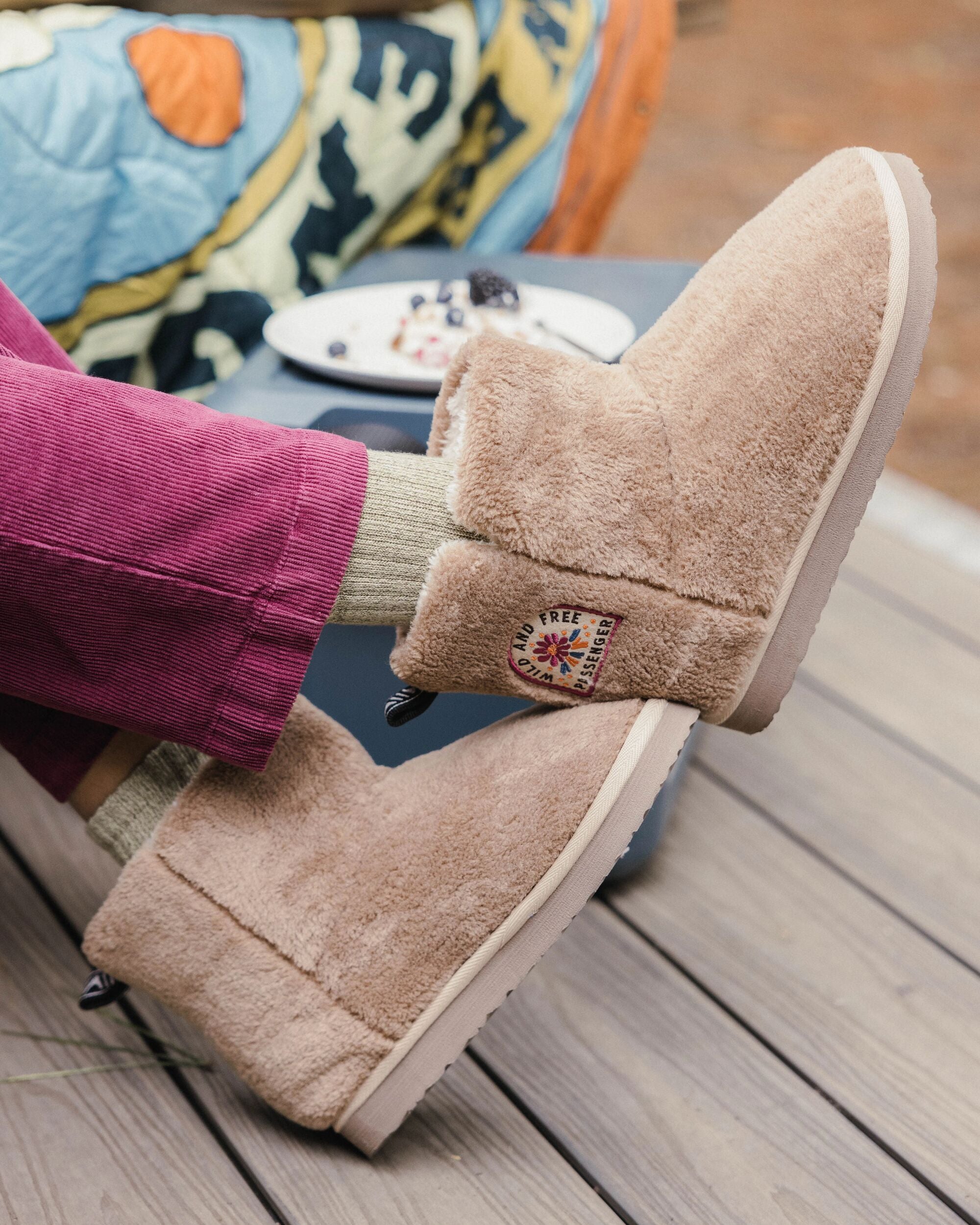 Hideaway Hut Sherpa Fleece Slipper - Biscuit - Lifestyle