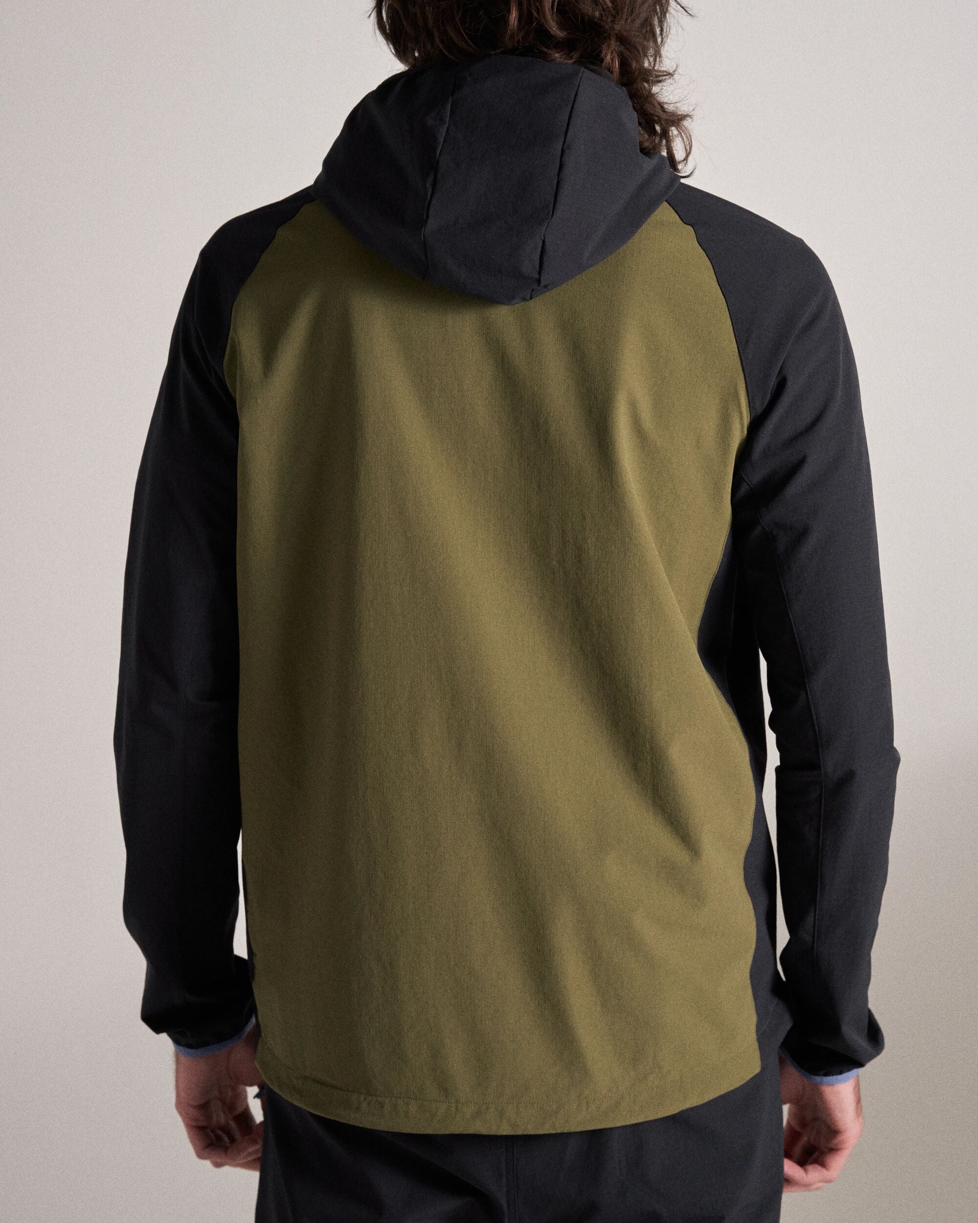 Roamer Light Recycled Softshell Anorak - Black/Khaki - Studio Model