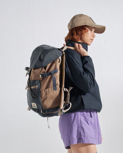 Vantage 24 Backpack - Charcoal/ Caramel - Studio Model - Female