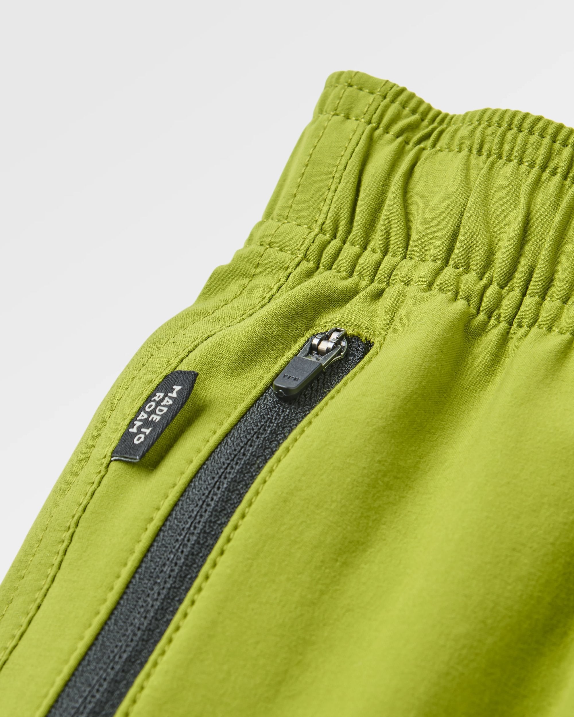 Traveller Organic All Purpose Short 2.0 - Tea Green - Flatlay
