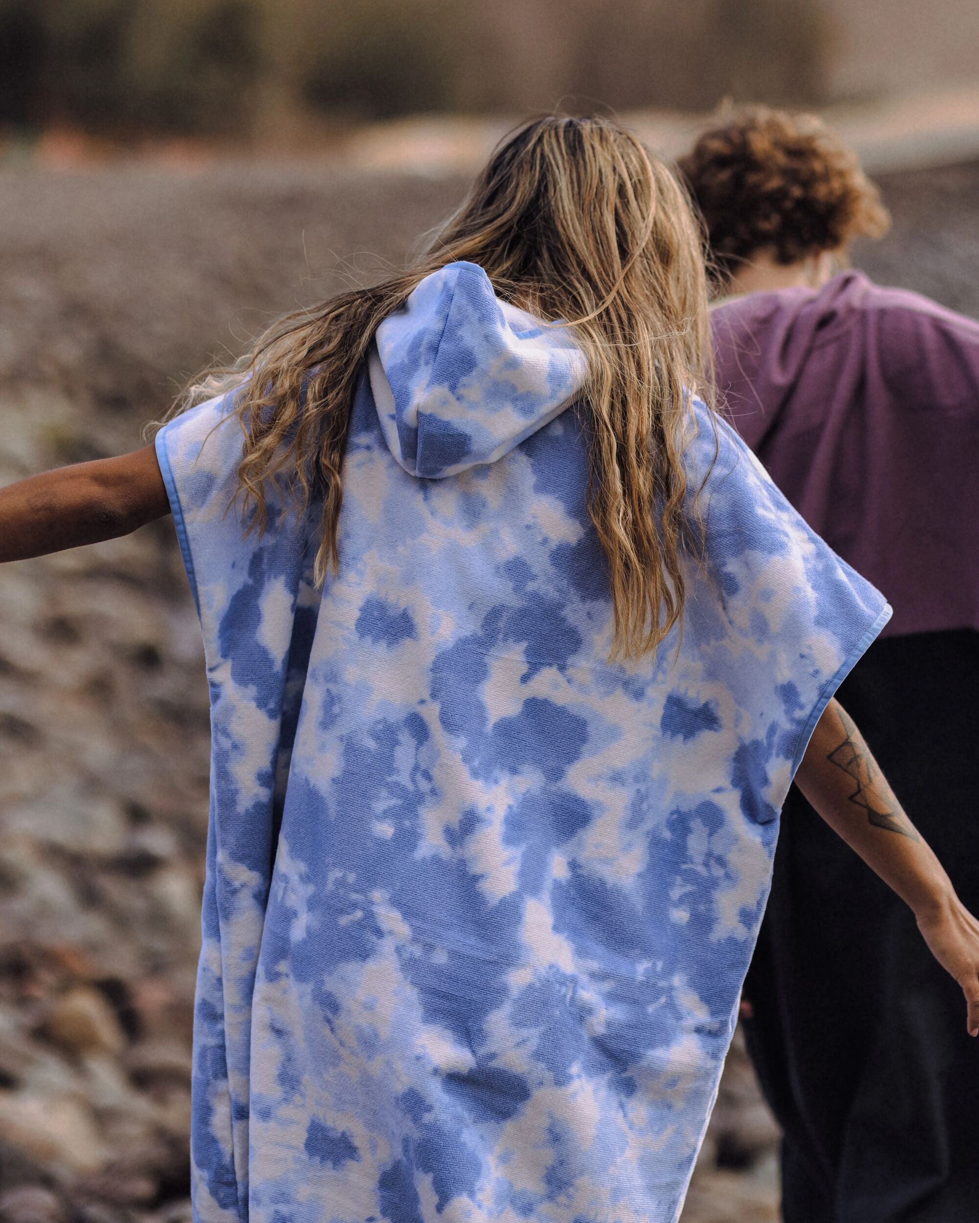 Tulum Recycled Towel Poncho - Tie Dye Cornflower - Lifestyle - Female