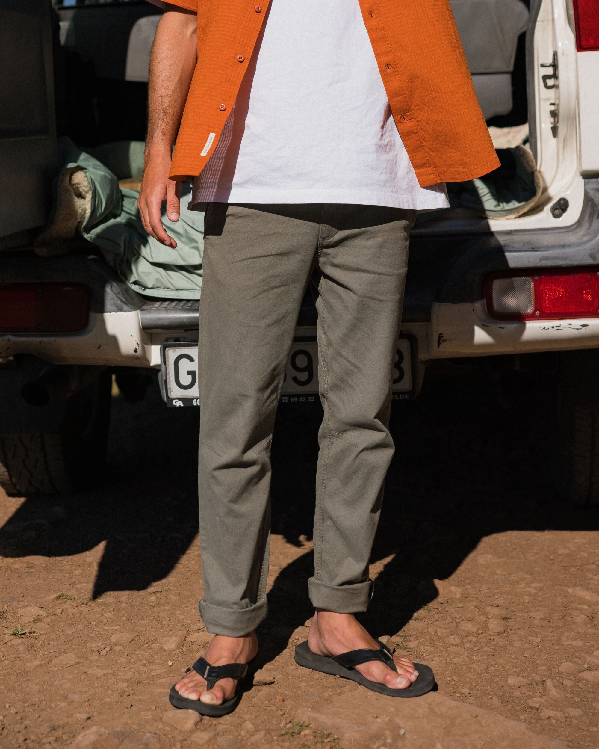 Horizon Comfort Chino - Dusty Olive - Lifestyle