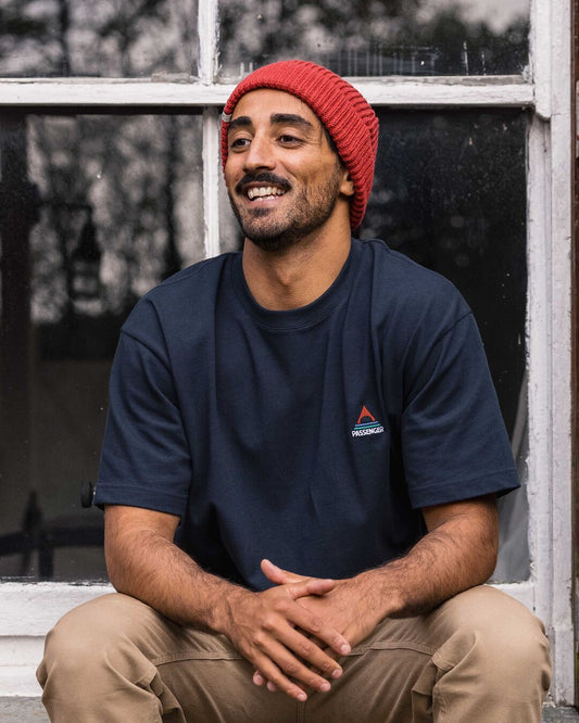 Male_Compass Recycled Beanie - Cardinal