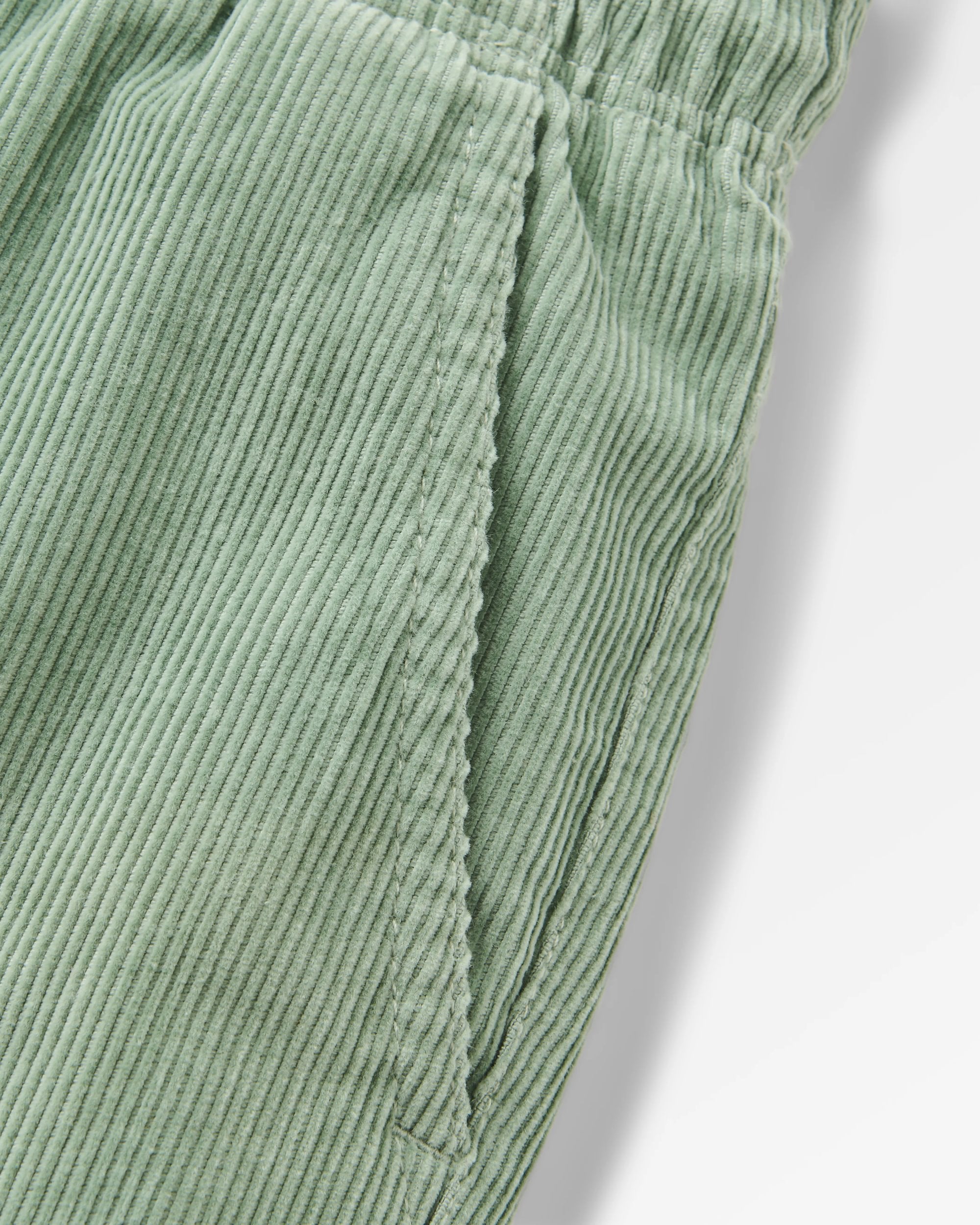 Drifter Cord Short - Pistachio - Flatlay