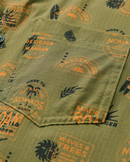 365 Active Shirt - Badge Khaki - Flatlay