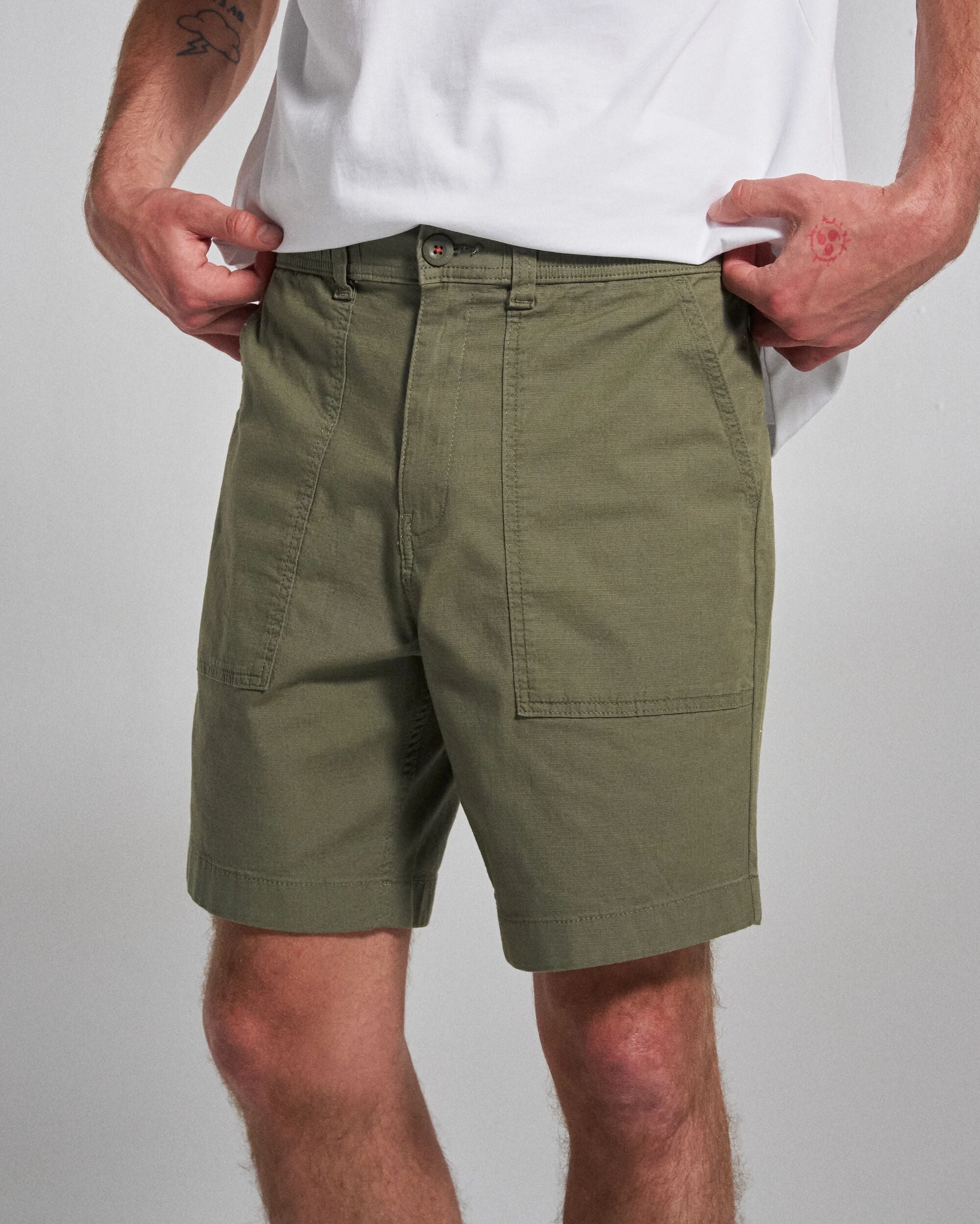 Kimmer Ripstop Cotton Short - Dusty Olive - Studio Model
