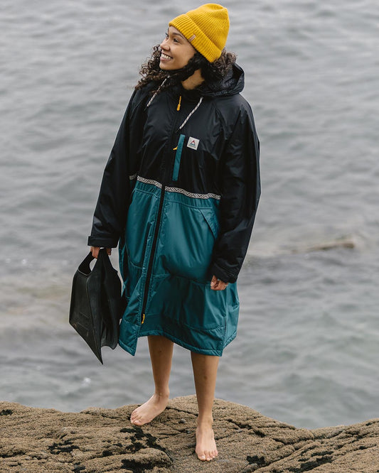 Womens_Waves Sherpa Lined Recycled Changing Robe - Mediterranean/ Black